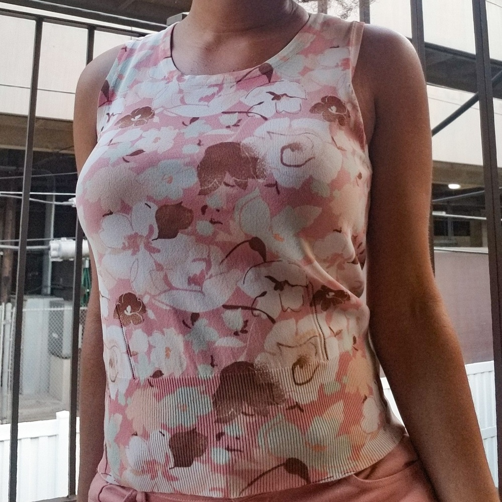 Ladies Sleeveless Top